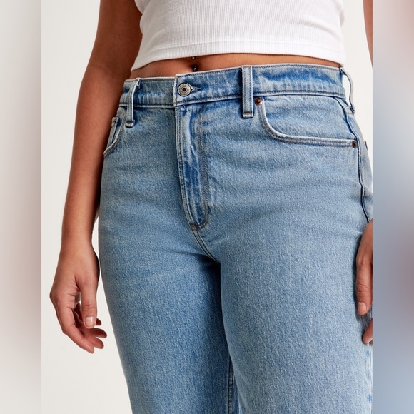 Abercrombie & Fitch The Baggy Low Rise Curve Love Light Wash Raw Hem Size 32|14L - Picture 6 of 11